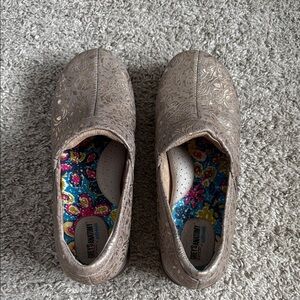 SoftWalk Embossed Tan Mules